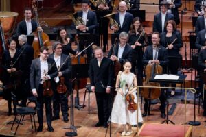 HIMARI Instagram - A great pleasure to be reunited with violinist @himariviolin.official since our last performance together during our tour of Asia in July 🙏 This time, performing Max Bruch's beautiful Violin Concerto under the baton of Jonathan Nott for two concerts this week at the Victoria Hall in Geneva 🎻
📸 Dougados Magali
#osr #orchestredelasuisseromande