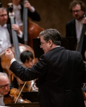 HIMARI Instagram - 🎻🎶Join us LIVE this evening for a concert conducted by Sebastian Weigle with soloist Himari. On the programme: Weber's Oberon Overture, Wieniawski's Concerto for Violin No. 1, and Schubert's Symphony No. 8. Here some impressions from the concert on Thursday. 📸 Bettina Stöß
#BerlinPhil #DigitalConcertHall #Livemusic #Himari #SebastianWeigle
