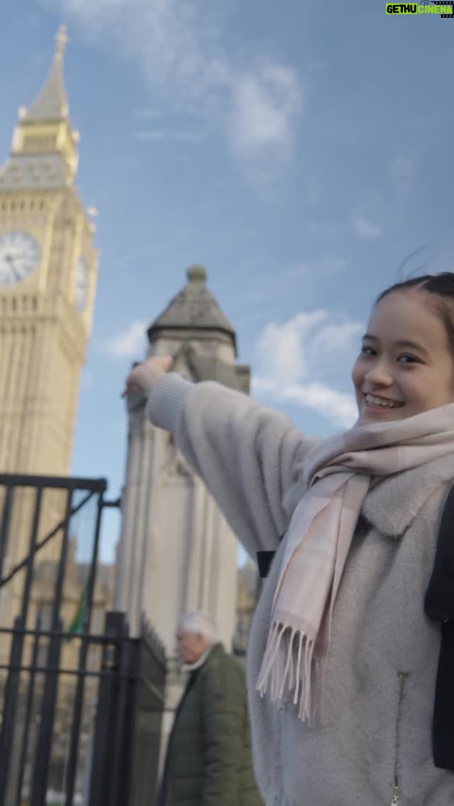 HIMARI - 9K Likes - This week I made my debut with the @londonphilharmonicorchestra and got to explore London for the first time! I have had an amazing time on and off the stage, here I am out and about in London with @deccaclassics 🇬🇧🎻🎶

#London #Violin #ClassicalMusic #Orchestra