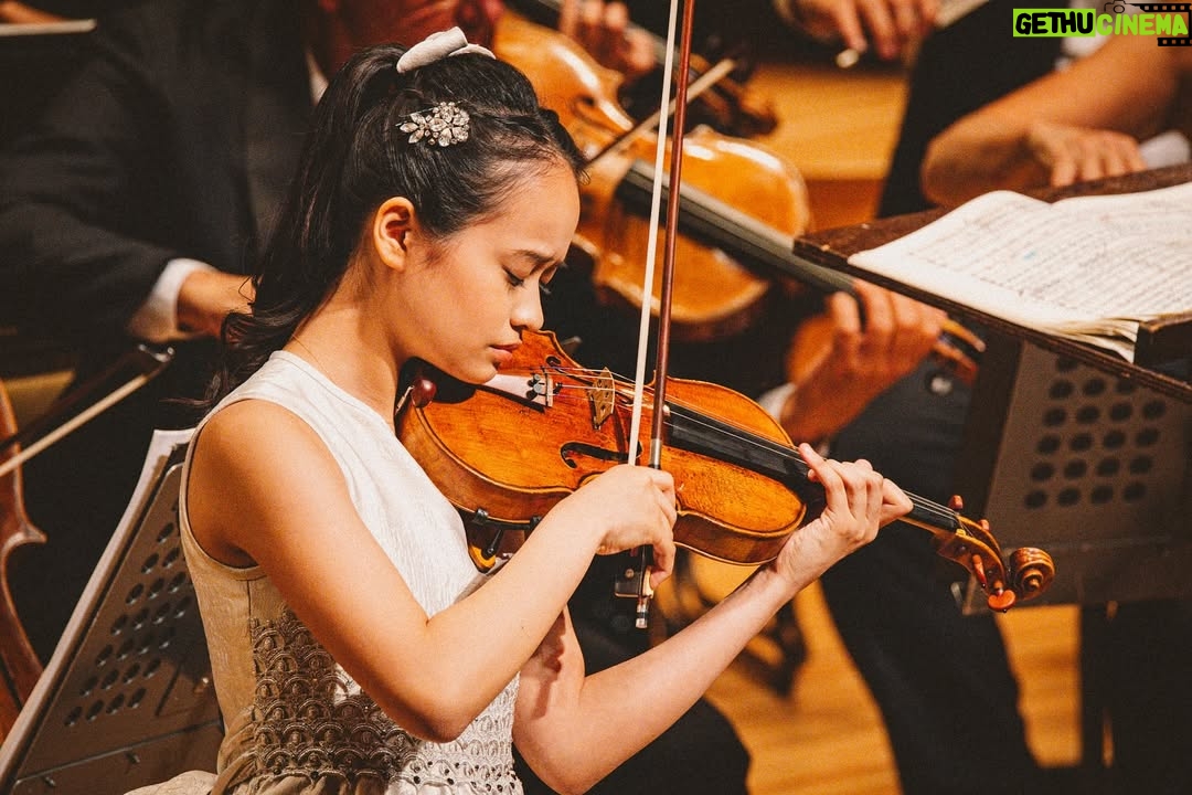 HIMARI - 5.2K Likes - THANK YOU! TOKYO🇯🇵🇨🇭

ORCHESTRE
DE LA SUISSE
ROMANDE
ASIA TOUR 2025

JONATHAN NOTT, CONDUCTOR
HIMARI, VIOLIN

WED. JULY 9
SUNTORY HALL

ジョナサン・ノット指揮
スイス・ロマンド管弦楽団
HIMARI（ヴァイオリン）

2025年7月9日（水）19:00
サントリーホール

..............

ORCHESTRE
DE LA SUISSE
ROMANDE
ASIA TOUR 2025

JONATHAN NOTT, CONDUCTOR
YANG IN MO, VIOLIN
GEORGE LI, PIANO
MICHIAKI UENO, CELLO
HIMARI, VIOLIN

BEIJING 
THU. JULY 3
NATIONAL CENTRE FOR THE PERFORMING ARTS

SEOUL
SAT. JULY 5
SUN. JULY 6
LOTTE CONCERT HALL

KANAGAWA
TUE. JULY 8
MUZA KAWASAKI SYMPHONY HALL

TOKYO
WED. JULY 9
SUNTORY HALL

KYOTO
FRI. JULY 11
KYOTO CONCERT HALL

TOTTORI
SAT. JULY 12
TORIGIN CULTURAL CENTER RIKA HALL

AICHI
SUN. JULY 13
AICHI PREFECTURAL ART THEATER 

#jonathannott #osr #orchestredelasuisseromande #michiakiueno #himari #ジョナサンノット #ノット #スイスロマンド管弦楽団 #上野通明 
@osrorchestre @michiaki_ueno @himariviolin.official 

📸 @nishimaki_tkmi