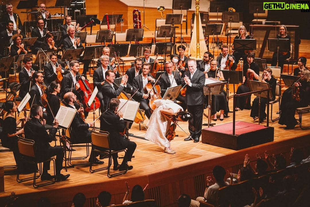 HIMARI - 5.2K Likes - THANK YOU! TOKYO🇯🇵🇨🇭

ORCHESTRE
DE LA SUISSE
ROMANDE
ASIA TOUR 2025

JONATHAN NOTT, CONDUCTOR
HIMARI, VIOLIN

WED. JULY 9
SUNTORY HALL

ジョナサン・ノット指揮
スイス・ロマンド管弦楽団
HIMARI（ヴァイオリン）

2025年7月9日（水）19:00
サントリーホール

..............

ORCHESTRE
DE LA SUISSE
ROMANDE
ASIA TOUR 2025

JONATHAN NOTT, CONDUCTOR
YANG IN MO, VIOLIN
GEORGE LI, PIANO
MICHIAKI UENO, CELLO
HIMARI, VIOLIN

BEIJING 
THU. JULY 3
NATIONAL CENTRE FOR THE PERFORMING ARTS

SEOUL
SAT. JULY 5
SUN. JULY 6
LOTTE CONCERT HALL

KANAGAWA
TUE. JULY 8
MUZA KAWASAKI SYMPHONY HALL

TOKYO
WED. JULY 9
SUNTORY HALL

KYOTO
FRI. JULY 11
KYOTO CONCERT HALL

TOTTORI
SAT. JULY 12
TORIGIN CULTURAL CENTER RIKA HALL

AICHI
SUN. JULY 13
AICHI PREFECTURAL ART THEATER 

#jonathannott #osr #orchestredelasuisseromande #michiakiueno #himari #ジョナサンノット #ノット #スイスロマンド管弦楽団 #上野通明 
@osrorchestre @michiaki_ueno @himariviolin.official 

📸 @nishimaki_tkmi