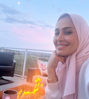 Haala Shiha Instagram - مع نهاية شهر رجب المبارك العزيز علي قلبي… عارفين ليه !؟..
 لان كل الحاجات الجميلة في حياتي اللي كانت نقله كبيرة للأفضل كانت في  رجب 🤍🍃
احنا في اشهر فاضلة ..هي اشهر الخير فيها مضاعف و الدعوات فيها  لها طعم خاص … 
ادعوا فهي ساعات اخيرة من هذا الشهر العظيم .. و نستقبل شهر شعبان فيه تُرفع اعمالنا .. 
ثم يأتي رمضان ليستقبلنا و نستقبله بكل فرحة و إقبال و حب 

﴿ذَٰلِكَ وَمَن يُعَظِّمْ شَعَائِرَ اللَّهِ فَإِنَّهَا مِن تَقْوَى الْقُلُوبِ﴾
[سورة الحج ) 

ادعوا و لا تنسوني من الدعاء 🍃🌹
#رجب #شعبان #رمضان