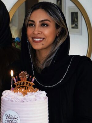 Hadiseh Tehrani Instagram - بماند به یادگار 🍓🎂🍾

Happy birthday to me 🎊🎉🪩