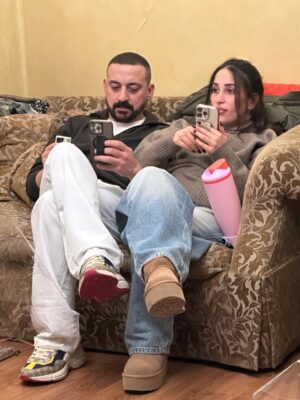 Hagar El Ebiary Instagram - أنا و جوزي مختلفين في كل حاجة
-اول ما نخرج من البيت 👆🏻👆🏻👆🏻👆🏻👆🏻🤣🤣
By: Bob El Bob