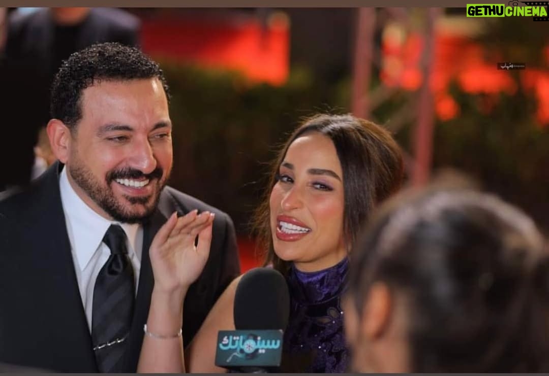 Hagar El Ebiary - 3.9K Likes - صورة نادرة لجوزي و هو مبسوط مني 😂✋🏻