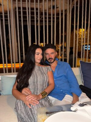 Haifa Hassony Instagram - ست سنين وإنت مو بس زوجي ..
إنت الأمان والضحكة وكل العمر 
كبر الحب ويانه وكبرت أحلامنا وكل يوم أتأكد إن اختيارك كان أجمل قرار بحياتي 
عيد زواجنا السادس… وياك العمر يحلى أكثر 🤍
 @bakr_khald