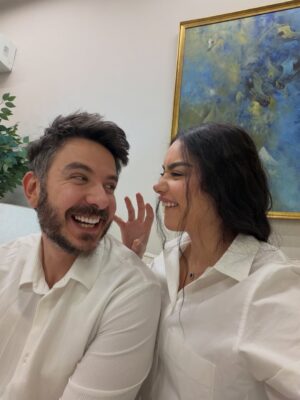 Haifa Hassony Instagram - ست سنين وإنت مو بس زوجي ..
إنت الأمان والضحكة وكل العمر 
كبر الحب ويانه وكبرت أحلامنا وكل يوم أتأكد إن اختيارك كان أجمل قرار بحياتي 
عيد زواجنا السادس… وياك العمر يحلى أكثر 🤍
 @bakr_khald