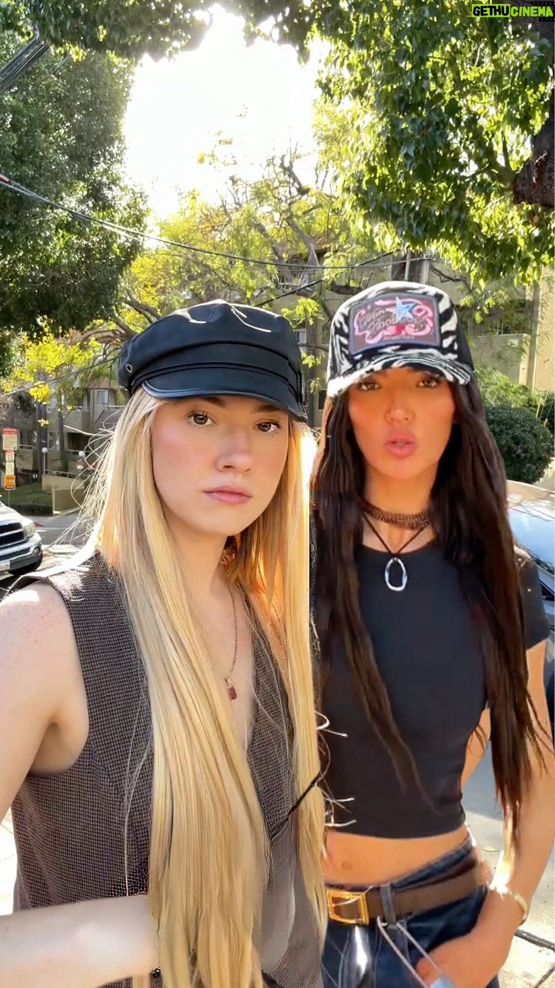 Hailee Keanna Lautenbach - 1.9K Likes - *Regina George’s Mom talking* So you guys, what is the 411? What is the hot gossip?
WELL COOL MOM, the 411 is that @bellamihair ‘s 22 inch silk seam clip in hair extensions are THE perfect length. Not too long, not too short, just....hot. (and don’t worry if ur not by the Bellami store, the online color match is perfecto)
#bellamihair #befullfofyourself #beautifulextensionsofyou #TheGirlsTry #thegirlstry_ 
Hailee & Abbey both wearing the 22 inch silk seam clip in hair extensions - 
💁🏻‍♀️ Mochachino Brown
💁🏼‍♀️ Golden Hour Blonde
