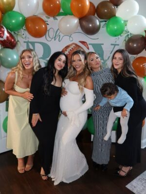 Hannah Brooke Instagram - The sweetest baby shower 🍼✨ Thank you to everyone who came and celebrated our baby Johnson on the way 🥹