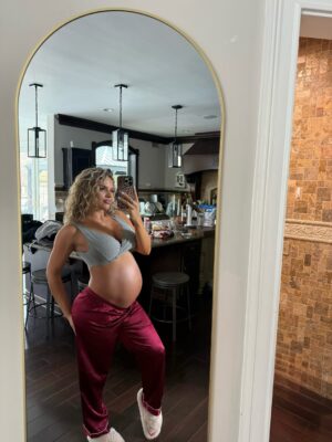 Hannah Brooke Instagram - Feeling extra grateful this Christmas 🤰🏼