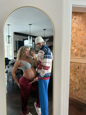 Hannah Brooke Instagram - Feeling extra grateful this Christmas 🤰🏼