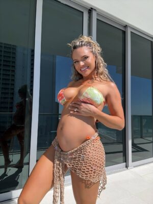 Hannah Brooke Instagram - @FashionNova Almost 30 weeks carrying my future menace 😂 I can’t believe I only have 10 weeks left 🥹