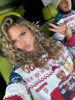 Hannah Brooke Instagram - Feeling extra grateful this Christmas 🤰🏼