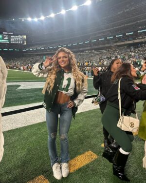 Hannah Brooke Instagram - Very bittersweet leaving New York… this has been our home together for years and I’m so grateful to have had some of the best memories of my life here. MetLife, you will be missed!
@nyjets thank you for giving my man the opportunity to do what he loves the past 4 years 💚
Onto the next chapter… Tennessee HERE WE COME 😍
Go Titans 💙🎉🎉🎉🎉