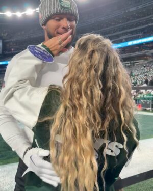 Hannah Brooke Instagram - Very bittersweet leaving New York… this has been our home together for years and I’m so grateful to have had some of the best memories of my life here. MetLife, you will be missed!
@nyjets thank you for giving my man the opportunity to do what he loves the past 4 years 💚
Onto the next chapter… Tennessee HERE WE COME 😍
Go Titans 💙🎉🎉🎉🎉