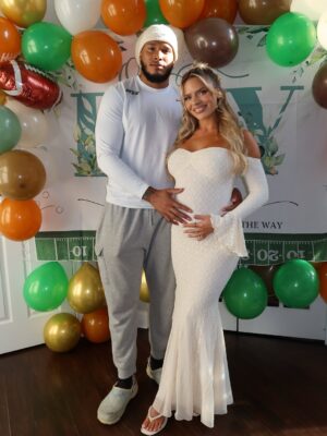 Hannah Brooke Instagram - The sweetest baby shower 🍼✨ Thank you to everyone who came and celebrated our baby Johnson on the way 🥹