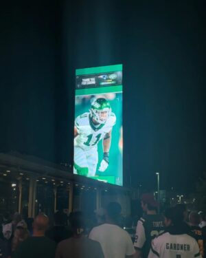 Hannah Brooke Instagram - Very bittersweet leaving New York… this has been our home together for years and I’m so grateful to have had some of the best memories of my life here. MetLife, you will be missed!
@nyjets thank you for giving my man the opportunity to do what he loves the past 4 years 💚
Onto the next chapter… Tennessee HERE WE COME 😍
Go Titans 💙🎉🎉🎉🎉