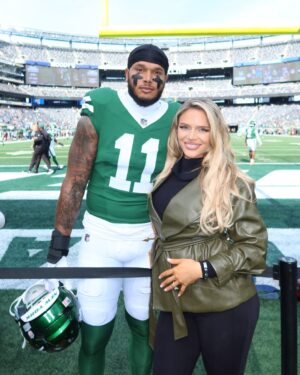 Hannah Brooke Instagram - Very bittersweet leaving New York… this has been our home together for years and I’m so grateful to have had some of the best memories of my life here. MetLife, you will be missed!
@nyjets thank you for giving my man the opportunity to do what he loves the past 4 years 💚
Onto the next chapter… Tennessee HERE WE COME 😍
Go Titans 💙🎉🎉🎉🎉