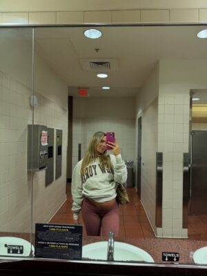 Hannah Brooke Instagram - Some lost bye week clips and a few bumpdates 🤰🏼