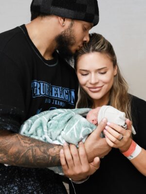 Hannah Brooke Instagram - Welcome to the world, Kayto Jermaine Johnson 🖤… safe to say we are in baby land right now.
Born 1/21/26
8:53am
8lbs 10 oz (my big boy 🤣)