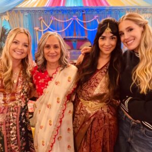 Hannah Simone Instagram - Everything I have done is because of the crazy love, unhinged support and undeniable hotness of the women I am lucky enough to be loved by 👀❤️ tag your ride or dies below 💃🏽💃🏽