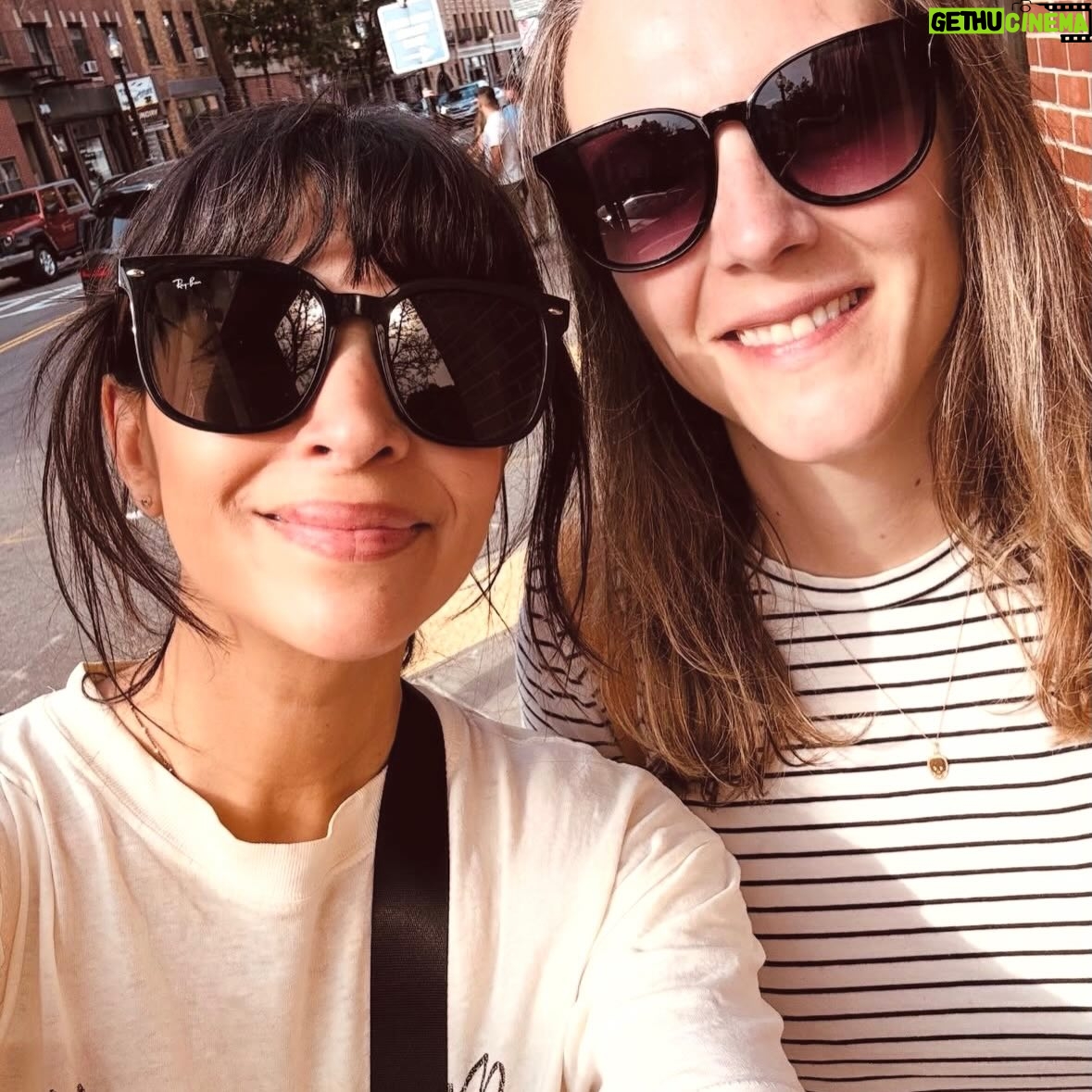 Hannah Simone - 31.4K Likes - Everything I have done is because of the crazy love, unhinged support and undeniable hotness of the women I am lucky enough to be loved by 👀❤️ tag your ride or dies below 💃🏽💃🏽