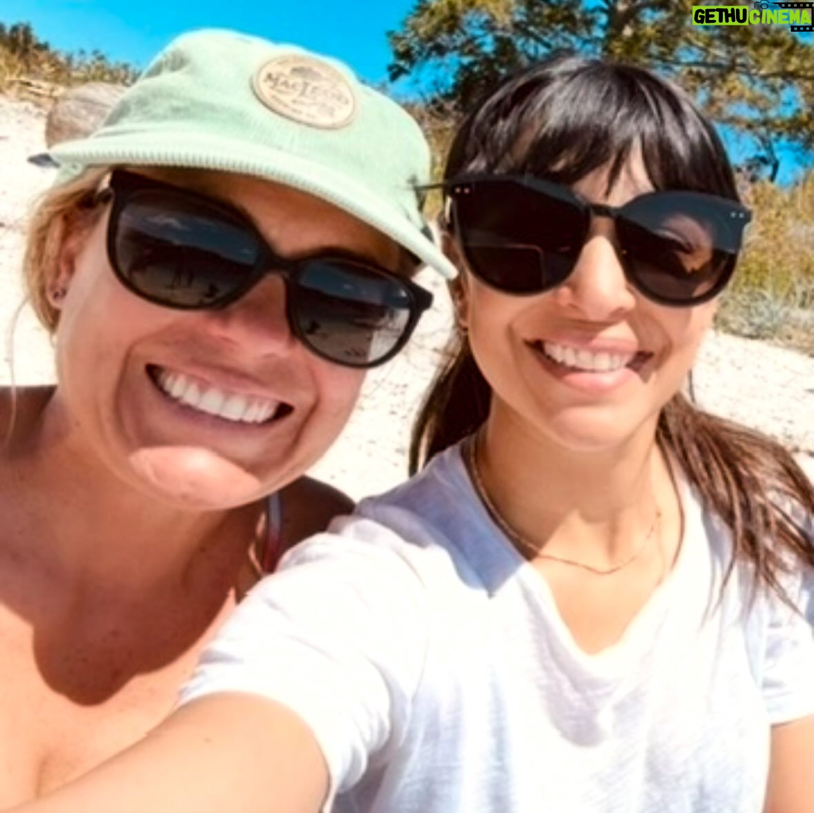 Hannah Simone - 31.4K Likes - Everything I have done is because of the crazy love, unhinged support and undeniable hotness of the women I am lucky enough to be loved by 👀❤️ tag your ride or dies below 💃🏽💃🏽
