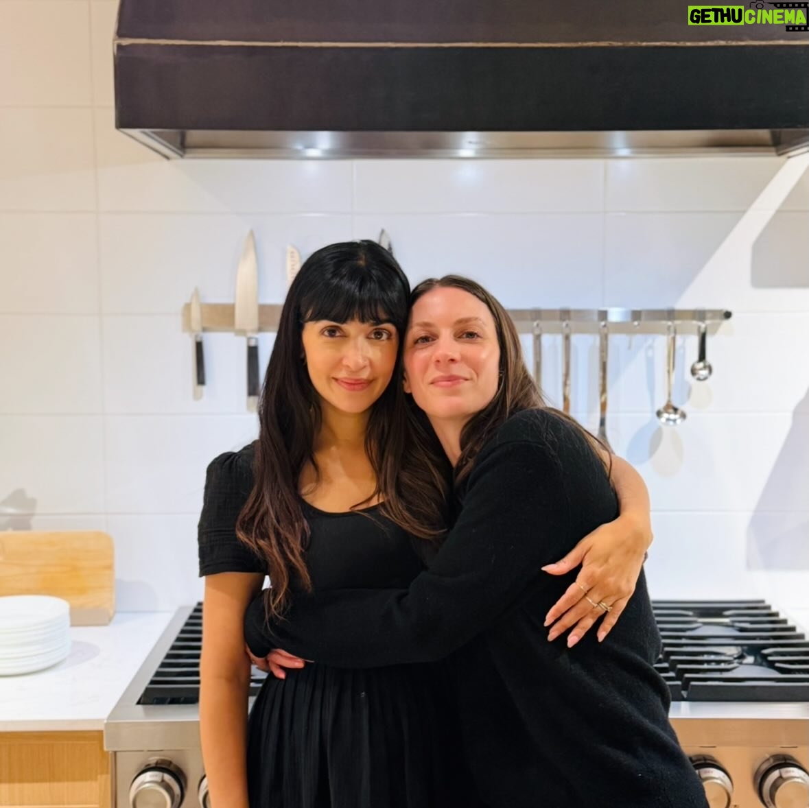 Hannah Simone - 31.4K Likes - Everything I have done is because of the crazy love, unhinged support and undeniable hotness of the women I am lucky enough to be loved by 👀❤️ tag your ride or dies below 💃🏽💃🏽