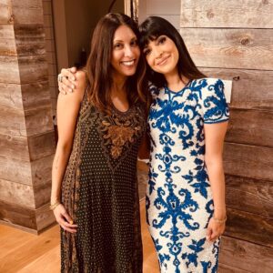 Hannah Simone Instagram - Everything I have done is because of the crazy love, unhinged support and undeniable hotness of the women I am lucky enough to be loved by 👀❤️ tag your ride or dies below 💃🏽💃🏽