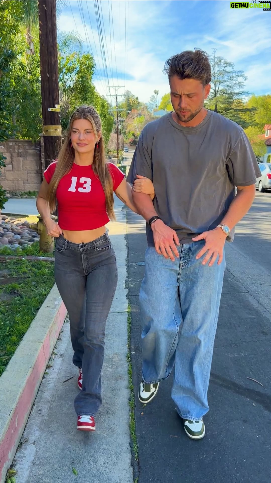 Hannah Stocking - 1.4 Million Likes - Guys when they get hurt VS when they get sick 🤕🤒