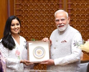 Harshdeep Kaur Instagram - A day for the books! So honored to have met with the Honourable Prime Minister of India Shri @narendramodi ji on the Eve of his 75th Birthday at his residence in New Delhi
What made this meeting even more special for me was the moment he requested me to sing “Ik Onkar” the Mool Mantra sung by me from the Gurbani 🙏🏼
My deepest gratitude to Shri @hardeepspuri ji for making me a part of this delegation along with some esteemed members of the Sikh Committee, formed for the safekeeping and befitting display of Holy “Jore Sahib” belonging to our 10th Guru Sri Guru Gobind Singh Ji Maharaj and his wife Mata Sahib Kaur Ji.
I stand with a heart full of emotions, goosebumps and a profound sense of humility..to be chosen as a representative of the Sikh community for this sacred cause.
Waheguru 🙏🏼
#narendramodi #ikonkar #pmoindia #harshdeepkaur
