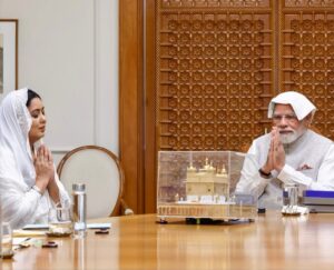 Harshdeep Kaur Instagram - A day for the books! So honored to have met with the Honourable Prime Minister of India Shri @narendramodi ji on the Eve of his 75th Birthday at his residence in New Delhi
What made this meeting even more special for me was the moment he requested me to sing “Ik Onkar” the Mool Mantra sung by me from the Gurbani 🙏🏼
My deepest gratitude to Shri @hardeepspuri ji for making me a part of this delegation along with some esteemed members of the Sikh Committee, formed for the safekeeping and befitting display of Holy “Jore Sahib” belonging to our 10th Guru Sri Guru Gobind Singh Ji Maharaj and his wife Mata Sahib Kaur Ji.
I stand with a heart full of emotions, goosebumps and a profound sense of humility..to be chosen as a representative of the Sikh community for this sacred cause.
Waheguru 🙏🏼
#narendramodi #ikonkar #pmoindia #harshdeepkaur