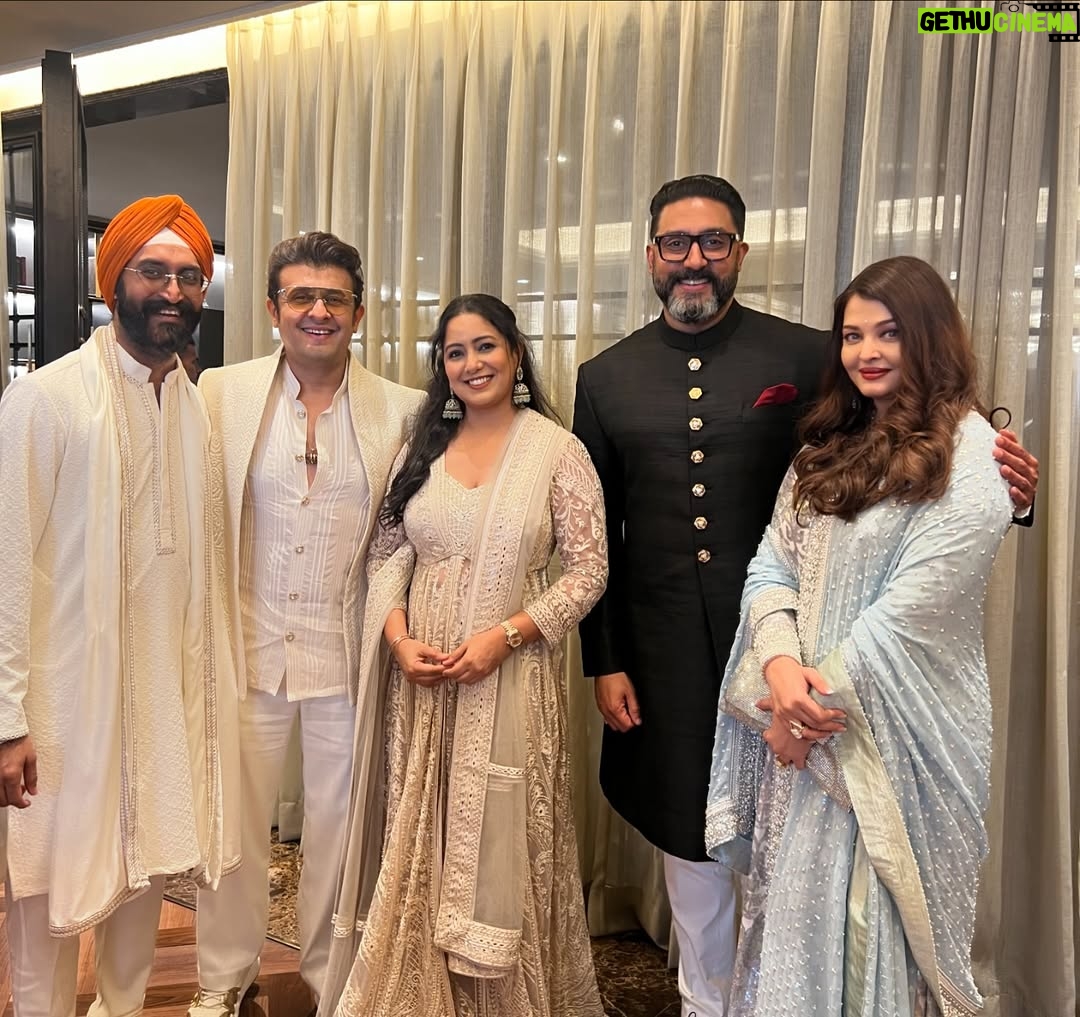 Harshdeep Kaur - 7K Likes - Heartiest congratulations to the lovely couple @arjuntendulkar24 & @saaniyachandhok 💕 Celebrated with some very special people!

#ArjunWedsSaaniya #arjuntendulkar #sachintendulkar