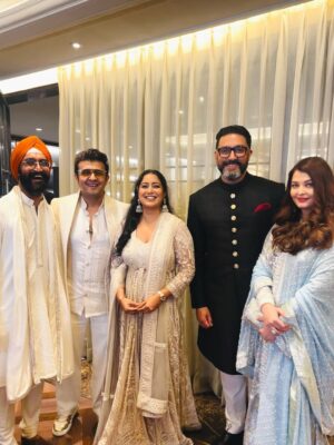 Harshdeep Kaur Instagram - Musical Maahaul at #ArjunWedsSaaniya 🎵✨
With Legends @asha.bhosle @shankar.mahadevan @sonunigamofficial @aishwaryaraibachchan_arb @bachchan @sangeeta.mahadevan @mankeet_singh