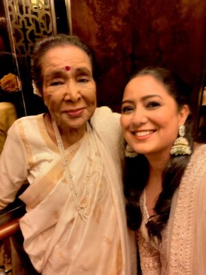 Harshdeep Kaur Instagram - Musical Maahaul at #ArjunWedsSaaniya 🎵✨
With Legends @asha.bhosle @shankar.mahadevan @sonunigamofficial @aishwaryaraibachchan_arb @bachchan @sangeeta.mahadevan @mankeet_singh