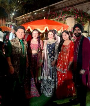 Harshdeep Kaur Instagram - Love & Blessings to the most beautiful, simple & extremely graceful couple #ArjunTendulkar & #SaaniyaChandhok 💕
Congratulations to my dearest Anjali ji, Sachin Sir and Sara ✨Thank you for always being so warm, loving and welcoming. May God always bless your beautiful family!
#sachintendulkar #arjunsaaniyawedding #tendulkar