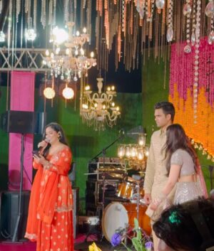 Harshdeep Kaur Instagram - Love & Blessings to the most beautiful, simple & extremely graceful couple #ArjunTendulkar & #SaaniyaChandhok 💕
Congratulations to my dearest Anjali ji, Sachin Sir and Sara ✨Thank you for always being so warm, loving and welcoming. May God always bless your beautiful family!
#sachintendulkar #arjunsaaniyawedding #tendulkar