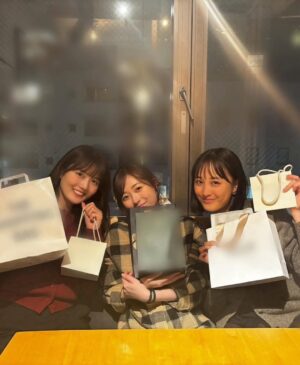 Haruka Fukuhara Instagram - .
2025年も
大変お世話になりました！
そしてありがとうございました！！

今年も周りの方の支えのおかげで、とってもとーっても幸せな一年でした♡
大好きな人たちとたくさん笑って、たくさんはしゃいで、楽しすぎたなぁ〜！
2025年も感謝感謝の一年です。
本当にありがとうございました！！
2026年もこんな私ですが、どうぞよろしくお願い致します☺️
来年も大好きなファンの皆さんとたくさんお会いできますように✨