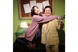 Haruna Kondo Instagram - 🎊

MISAMOさんの
MISAMO 1st Listening Party「PLAY」
にご招待いただき、行ってきました🥳
アルバムの世界観に入れたんだよ！！
めーっちゃかわいかったぁ🥰🥰🥰
アルバム、毎日聴いてるんだけど、
「PLAY」ってタイトルにふさわしい、様々な色や表情の
曲たちで、MISAMOさんの表現が素晴らしくて、
だいすきなアルバム！
まだ触れていない人はぜひ聴いてほしいし、
MVも見てほしいいい🐰

楽しすぎるイベントで最高だった！！
グッズも買えた😘🫧
オンライン限定も楽しみだね😊

3人と会える時は、いつもふがふがしちゃう🥴
この時も3人やさしくって、ポーズのリクエストにも
応えてくれて、本当にありがとうの気持ちでいっぱい！
いつも幸せをありがとう🫶🏻🫶🏻🫶🏻

写真↓
①3人が美しすぎて眩しいよ。黄色いジャケットの人はエルトンジョンではありません
②HAMISAMO復活
③わたしはアジアの大富豪感出てしまっている
④ももちゃんとばっさーは別の世界にいますか?
⑤ねずみにしてほしいと言うおかしなお願いにも応えてくれるやさしさ
⑥やさしさパート2。表情も完璧かよ
⑦おれたちわんす
⑧一緒に写真撮ってもらった！うれしい！ダンス最強
⑨あえて座らないわんす
⑩かっこいいジャケ
11うつくしいジャケ
12美術館に飾りたいジャケ
13Confettiな足元
14プリ機もあって最高！顔が変わらないのがまた最高！
15ばっさー動画ありがとう

#MISAMO さん
#PLAY

@jypetwice_japan
