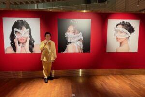 Haruna Kondo Instagram - 🎊

MISAMOさんの
MISAMO 1st Listening Party「PLAY」
にご招待いただき、行ってきました🥳
アルバムの世界観に入れたんだよ！！
めーっちゃかわいかったぁ🥰🥰🥰
アルバム、毎日聴いてるんだけど、
「PLAY」ってタイトルにふさわしい、様々な色や表情の
曲たちで、MISAMOさんの表現が素晴らしくて、
だいすきなアルバム！
まだ触れていない人はぜひ聴いてほしいし、
MVも見てほしいいい🐰

楽しすぎるイベントで最高だった！！
グッズも買えた😘🫧
オンライン限定も楽しみだね😊

3人と会える時は、いつもふがふがしちゃう🥴
この時も3人やさしくって、ポーズのリクエストにも
応えてくれて、本当にありがとうの気持ちでいっぱい！
いつも幸せをありがとう🫶🏻🫶🏻🫶🏻

写真↓
①3人が美しすぎて眩しいよ。黄色いジャケットの人はエルトンジョンではありません
②HAMISAMO復活
③わたしはアジアの大富豪感出てしまっている
④ももちゃんとばっさーは別の世界にいますか?
⑤ねずみにしてほしいと言うおかしなお願いにも応えてくれるやさしさ
⑥やさしさパート2。表情も完璧かよ
⑦おれたちわんす
⑧一緒に写真撮ってもらった！うれしい！ダンス最強
⑨あえて座らないわんす
⑩かっこいいジャケ
11うつくしいジャケ
12美術館に飾りたいジャケ
13Confettiな足元
14プリ機もあって最高！顔が変わらないのがまた最高！
15ばっさー動画ありがとう

#MISAMO さん
#PLAY

@jypetwice_japan