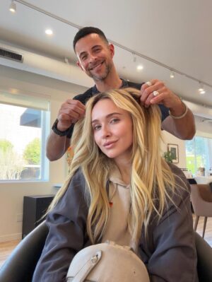 Hayden Panettiere Instagram - Fun, laughs, and good hair days with the fabulous @erickohair 🎨💅.