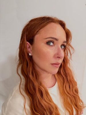 Hayden Panettiere Instagram - New hair, new bling. I lost my favorite earrings on the set of Nashville, and now I finally have a new pair! Thank you @robbinsbrothers and congrats on the opening of your beautiful new Pasadena showroom! #diamonds #diamondsareagirlsbestfriend Hair by @erickohair my bestie!