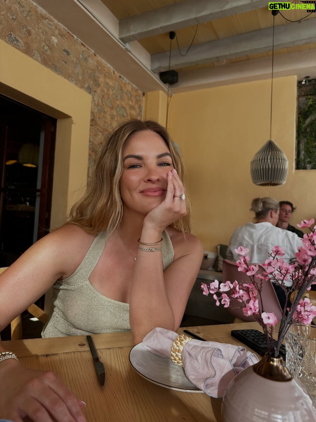 Hayley Kiyoko - 119.4K Likes - My funny valentine 💌 my forever valentine 💘 
Couldn’t have dreamt of a love like this.