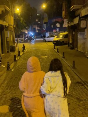 Hazal Subaşı Instagram - Son kez #Sahipsizler 🤍
İyi ki birlikteydik, hepinizi çok seviyorum.
📸🫶 @burcuyetis