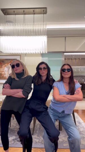 Heather Dubrow Instagram - When the snack qween meets OC royalty 🍊👑 We dance ! 💃🏻💃🏻💃🏻

#realhousewives #rhoc #snackqween #dancingtrio