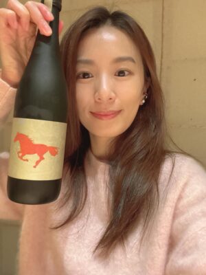 Hebe Tien Fu-chen Instagram - 大年初一🐎🐟🍾🍊🧨🧧🎊
新年快樂
神馬都有
陽光燦爛
年年有魚
大吉大利
常常酒酒

#應景的me
