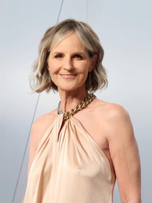 Helen Hunt Instagram - Got dolled up to celebrate the movies!!!!

@stellamccartney 
@darrellredleaf 
@martinkatzjewels 
@lindamedvenestyling 
#vfoscars