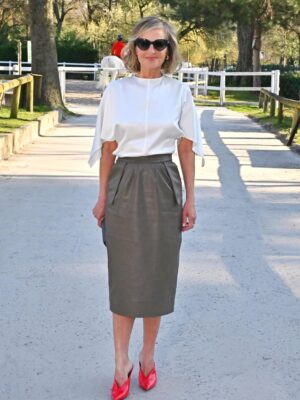 Helen Hunt Instagram - I mean, who DOESN’T where red heels to a horse farm?? 

Got glammed up with the BEST DATE EVER @makenalei to see @stellamccartney s beautiful clothes.  I don’t know how you make clothes joyful but she did it.