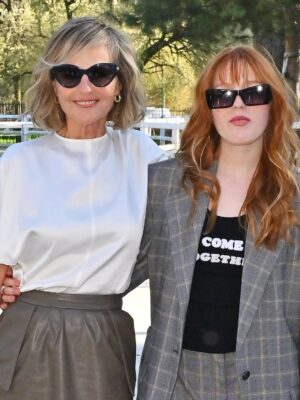 Helen Hunt Instagram - I mean, who DOESN’T where red heels to a horse farm?? 

Got glammed up with the BEST DATE EVER @makenalei to see @stellamccartney s beautiful clothes.  I don’t know how you make clothes joyful but she did it.