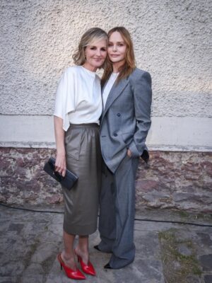 Helen Hunt Instagram - I mean, who DOESN’T where red heels to a horse farm?? 

Got glammed up with the BEST DATE EVER @makenalei to see @stellamccartney s beautiful clothes.  I don’t know how you make clothes joyful but she did it.